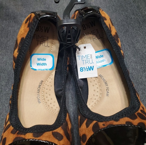 NEW 8 1/2w Cute Leopard Size Ballet Flats - Picture 2 of 4